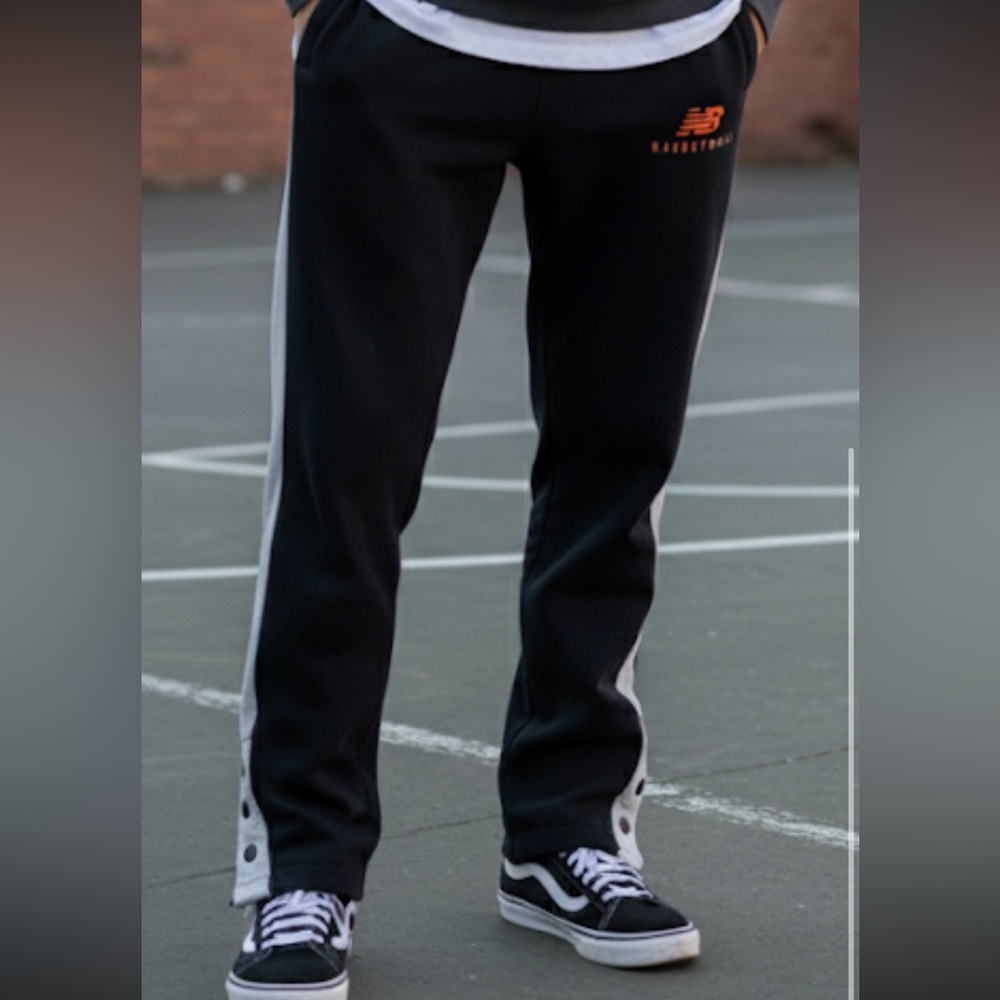 New Balance Basketball/ young Black and White Joggers